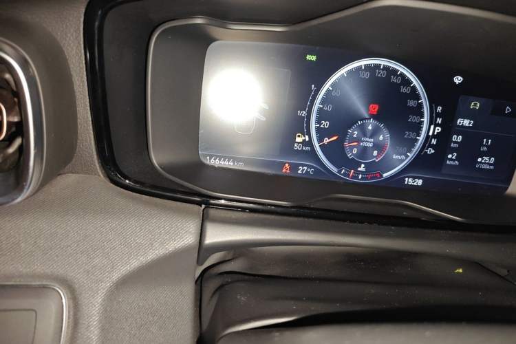 Used Lynk & Co 01 2017 2.0T Two-Wheel Drive Pro Edition Odometer Close Up