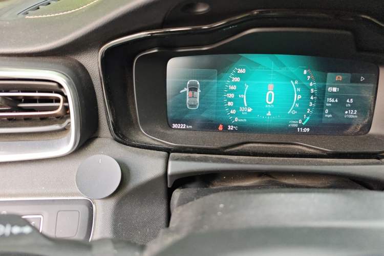Used Lynk & Co 01 2017 2.0T Two-Wheel Drive Pro Edition Odometer Close Up