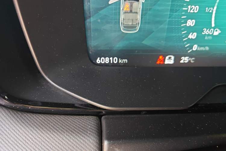 Used Lynk & Co 01 2017 2.0T Four-Wheel Drive Pro Edition Odometer Close Up