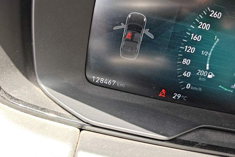Used Lynk & Co 01 2017 2.0T Two-Wheel Drive Pro Edition Odometer Close Up