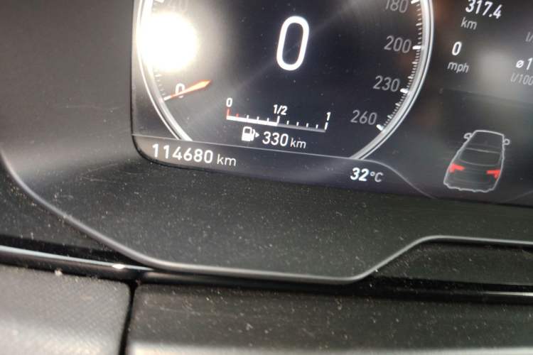 Used Lynk & Co 01 2017 2.0T Two-Wheel Drive Pro Edition Odometer Close Up
