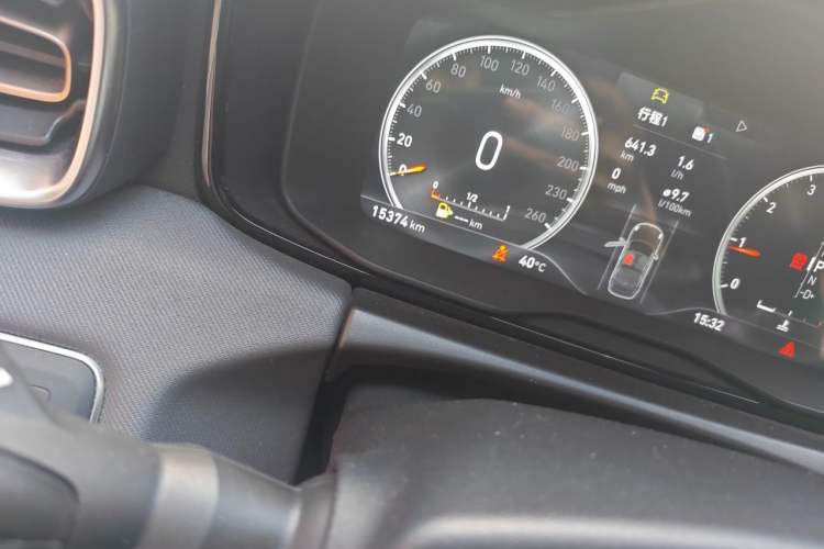 Used Lynk & Co 01 2017 2.0T Two-Wheel Drive Pro Edition Odometer Close Up