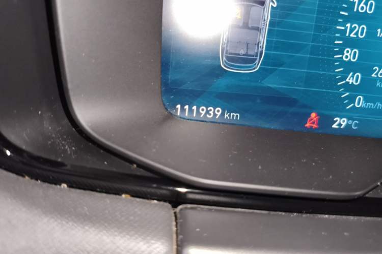 Used Lynk & Co 01 2017 2.0T Two-Wheel-Drive Version Odometer Close Up