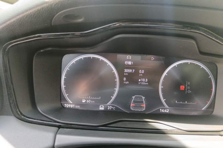 Used Lynk & Co 01 2017 2.0T Four-Wheel Drive Pro Edition Odometer Close Up