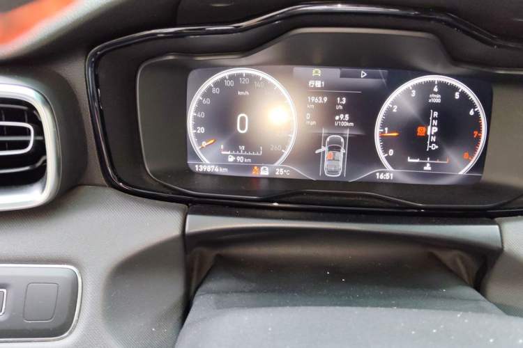 Used Lynk & Co 01 2017 2.0T Four-Wheel Drive Pro Edition Odometer Close Up