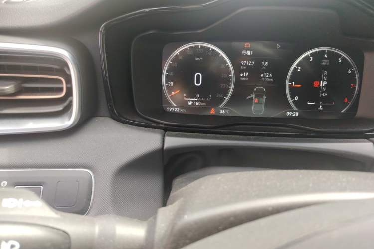 Used Lynk & Co 01 2017 2.0T Two-Wheel-Drive Version Odometer Close Up