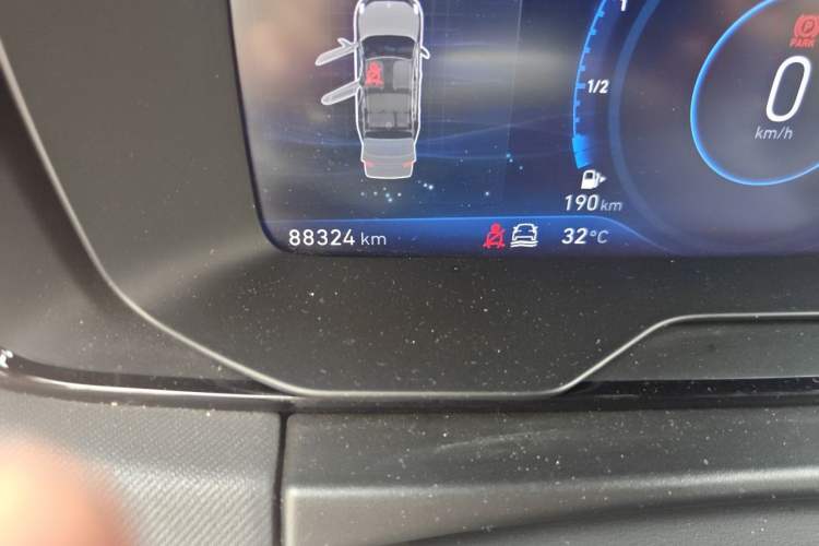Used Lynk & Co 01 2017 2.0T Four-Wheel Drive Pro Edition Odometer Close Up