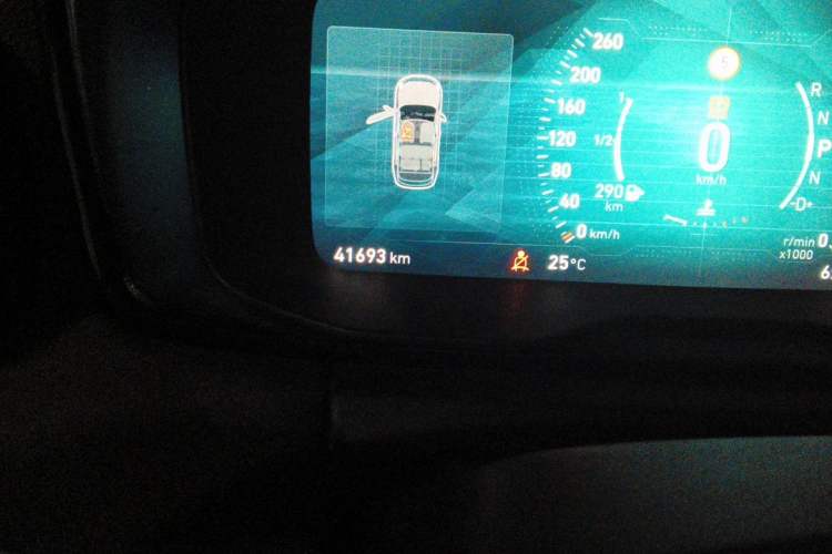 Used Lynk & Co 01 2017 2.0T Two-Wheel Drive Pro Edition Odometer Close Up