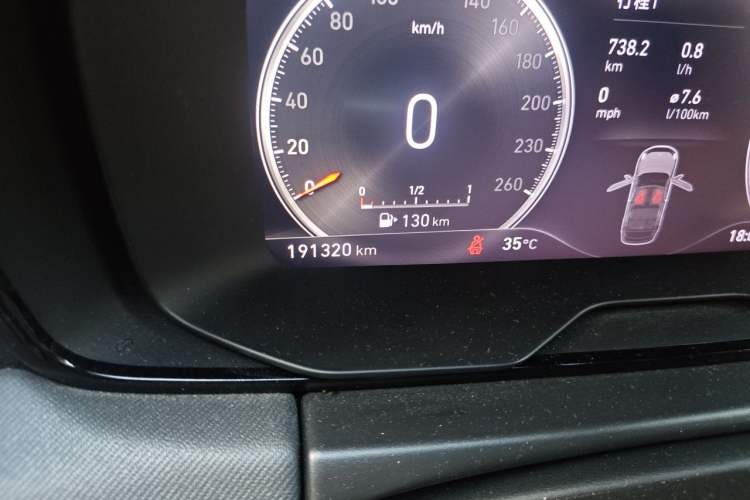 Used Lynk & Co 01 2017 2.0T Two-Wheel Drive Pro Edition Odometer Close Up
