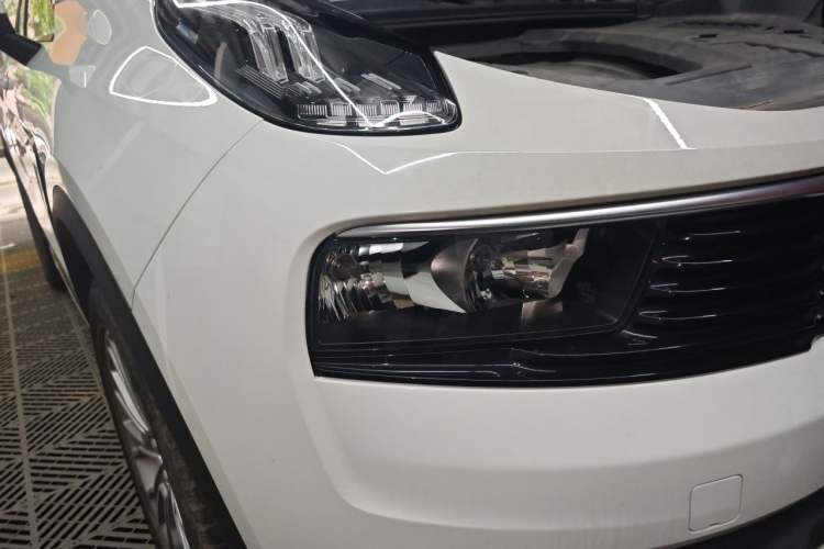 Used Lynk & Co 01 2017 2.0T Two-Wheel-Drive Version Right Front Headlight
