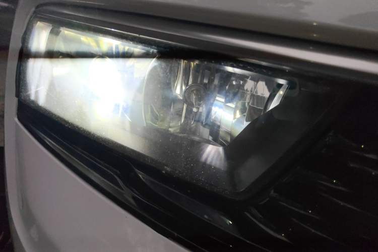 Used Lynk & Co 01 2017 2.0T Two-Wheel-Drive Version Right Front Headlight