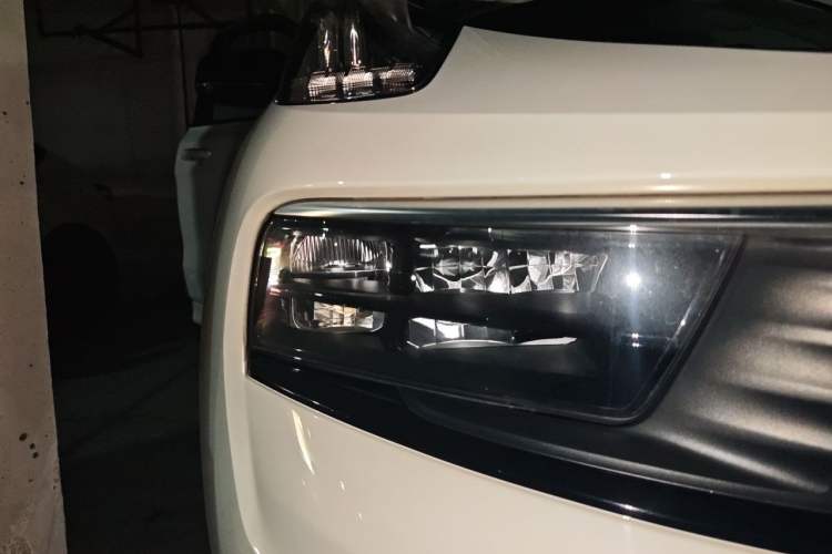 Used Lynk & Co 01 2017 2.0T Four-Wheel Drive Pro Edition Right Front Headlight