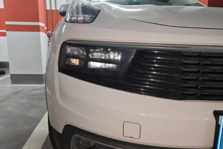Used Lynk & Co 01 2017 2.0T Two-Wheel Drive Pro Edition Right Front Headlight