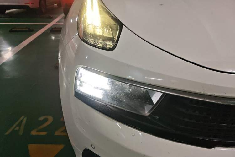Used Lynk & Co 01 2017 2.0T Four-Wheel Drive Pro Edition Right Front Headlight