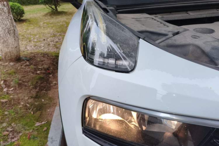 Used Lynk & Co 01 2017 2.0T Two-Wheel-Drive Version Right Front Headlight