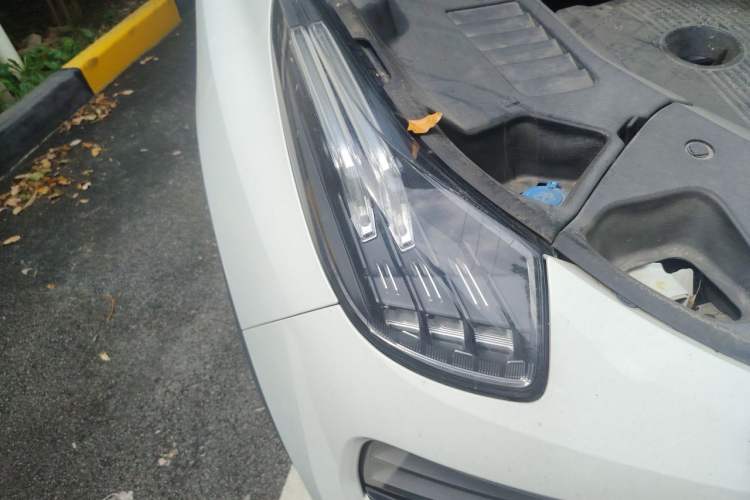 Used Lynk & Co 01 2017 2.0T Two-Wheel-Drive Version Right Front Headlight