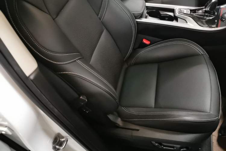 Used Lynk & Co 01 2017 2.0T Two-Wheel Drive Pro Edition Right Front Seat