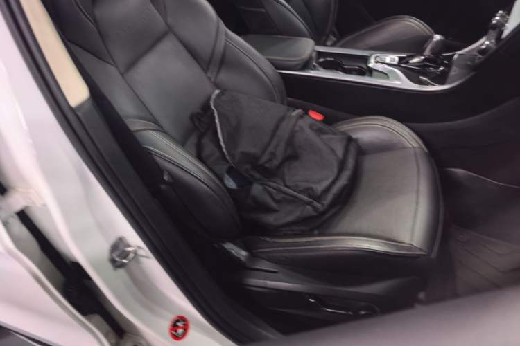 Used Lynk & Co 01 2017 2.0T Two-Wheel Drive Pro Edition Right Front Seat