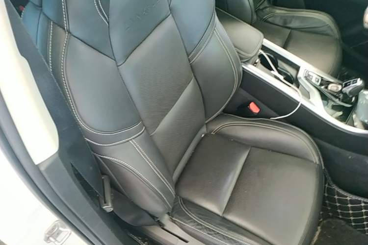 Used Lynk & Co 01 2017 2.0T Two-Wheel Drive Pro Edition Right Front Seat