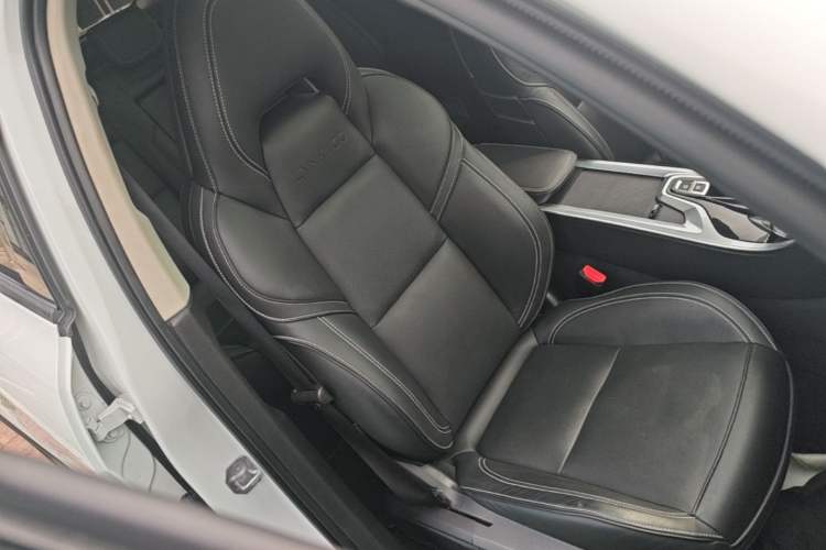 Used Lynk & Co 01 2017 2.0T Two-Wheel Drive Pro Edition Right Front Seat
