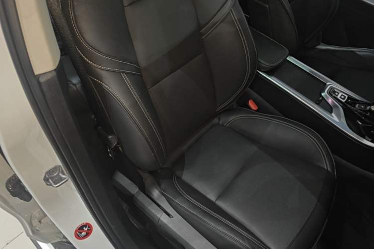 Used Lynk & Co 01 2017 2.0T Two-Wheel Drive Pro Edition Right Front Seat