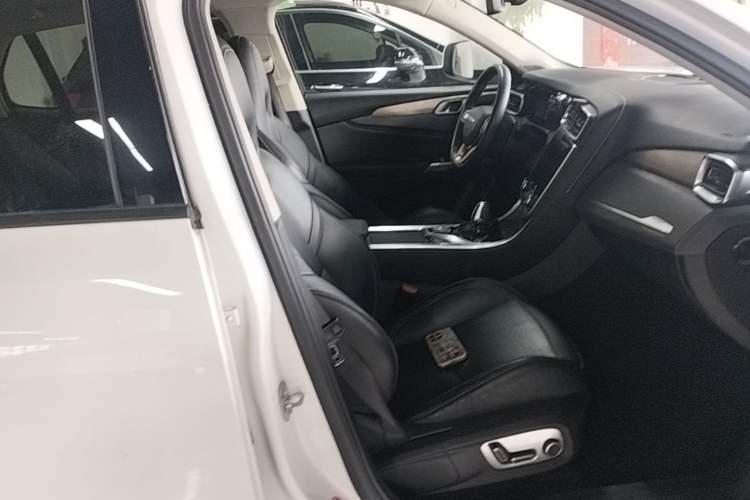Used Lynk & Co 01 2017 2.0T Two-Wheel Drive Pro Edition Right Front Seat