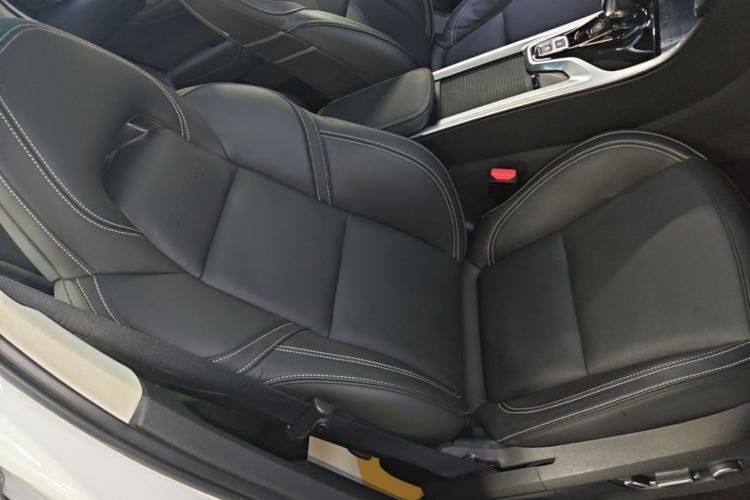 Used Lynk & Co 01 2017 2.0T Two-Wheel Drive Pro Edition Right Front Seat