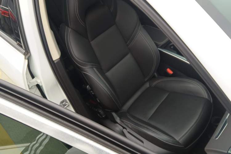 Used Lynk & Co 01 2017 2.0T Two-Wheel-Drive Version Right Front Seat