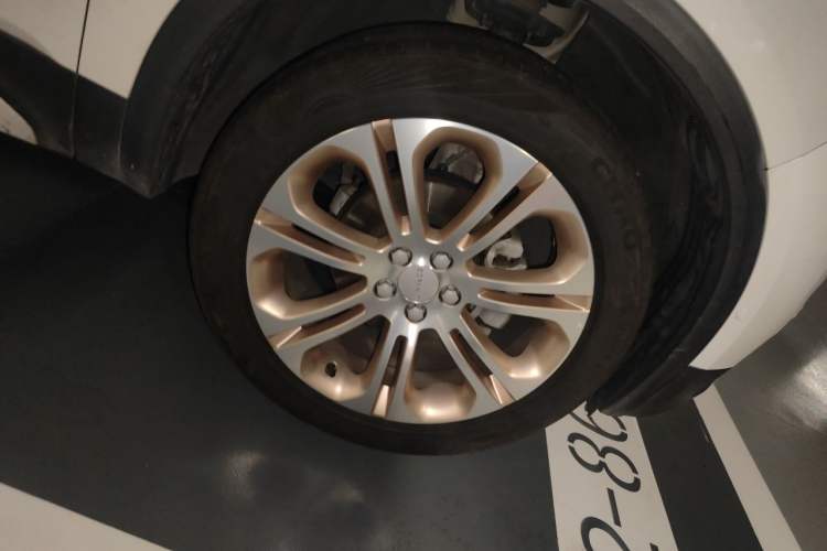 Used Lynk & Co 01 2017 2.0T Two-Wheel Drive Pro Edition Right Front Wheel Hub