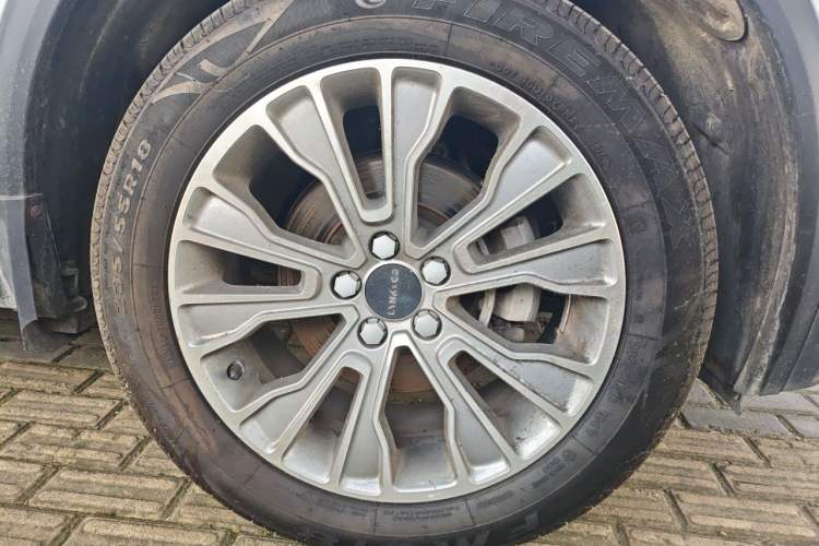 Used Lynk & Co 01 2017 2.0T Two-Wheel-Drive Version Right Front Wheel Hub