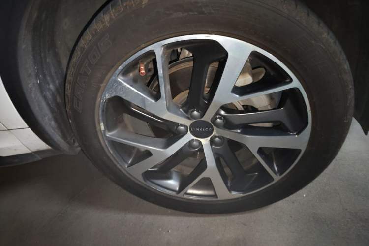 Used Lynk & Co 01 2017 2.0T Four-Wheel Drive Pro Edition Right Front Wheel Hub