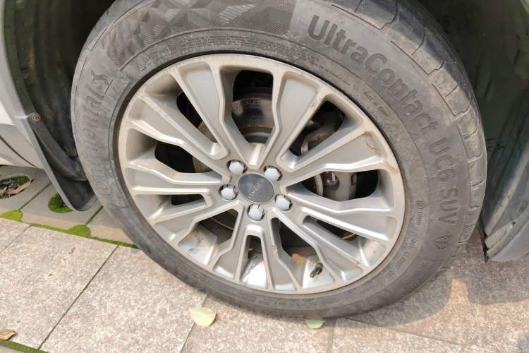 Used Lynk & Co 01 2017 2.0T Two-Wheel-Drive Version Right Front Wheel Hub
