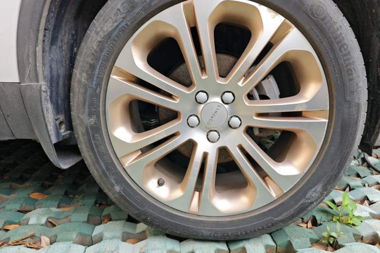 Used Lynk & Co 01 2017 2.0T Two-Wheel Drive Pro Edition Right Front Wheel Hub