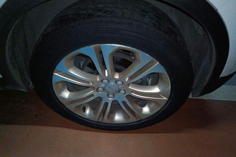 Used Lynk & Co 01 2017 2.0T Two-Wheel Drive Pro Edition Right Front Wheel Hub