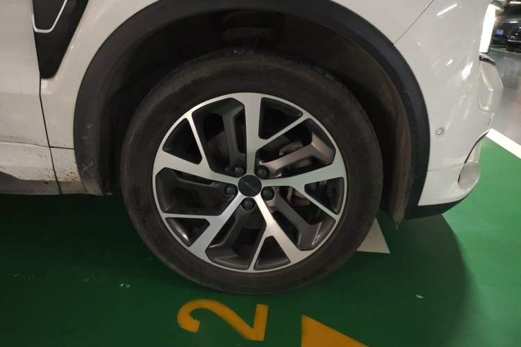Used Lynk & Co 01 2017 2.0T Four-Wheel Drive Pro Edition Right Front Wheel Hub