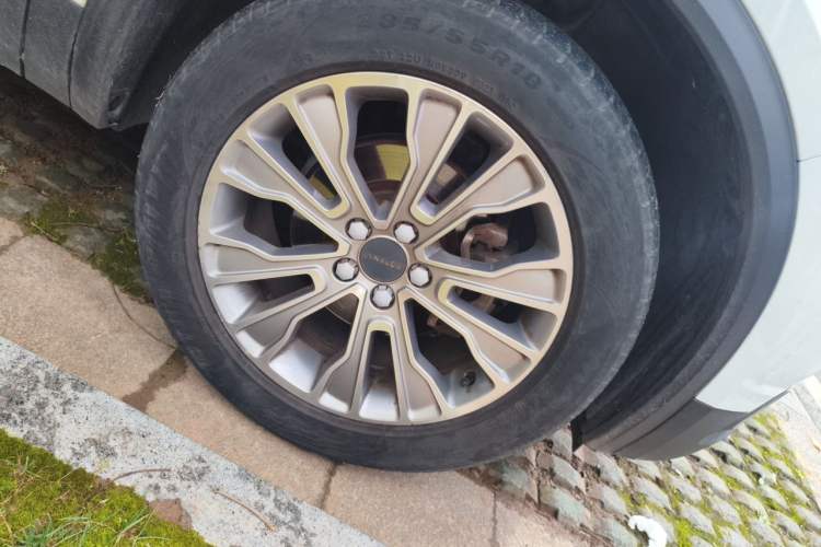 Used Lynk & Co 01 2017 2.0T Two-Wheel-Drive Version Right Front Wheel Hub