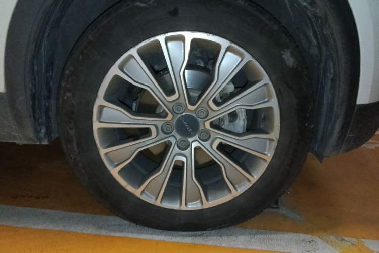 Used Lynk & Co 01 2017 2.0T Two-Wheel-Drive Version Right Front Wheel Hub