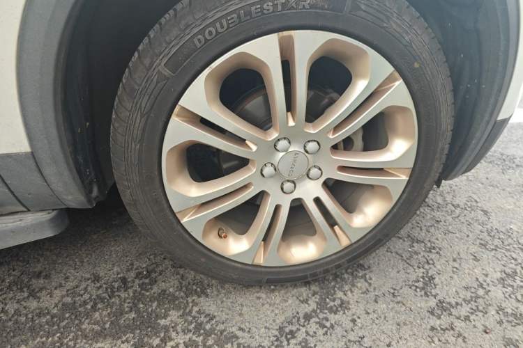 Used Lynk & Co 01 2017 2.0T Two-Wheel Drive Pro Edition Right Front Wheel Hub