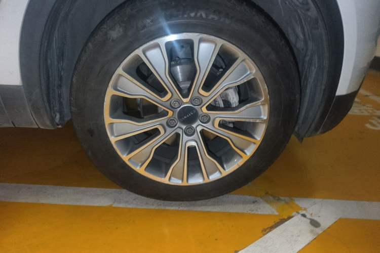 Used Lynk & Co 01 2017 2.0T Two-Wheel-Drive Version Right Front Wheel Hub