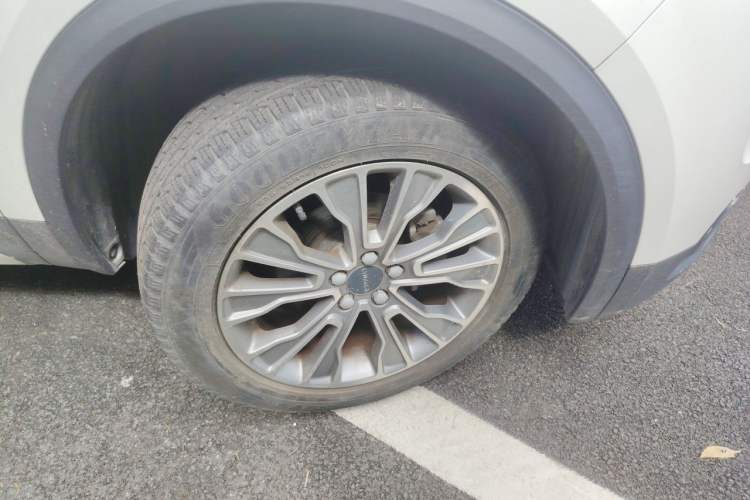 Used Lynk & Co 01 2017 2.0T Two-Wheel-Drive Version Right Front Wheel Hub