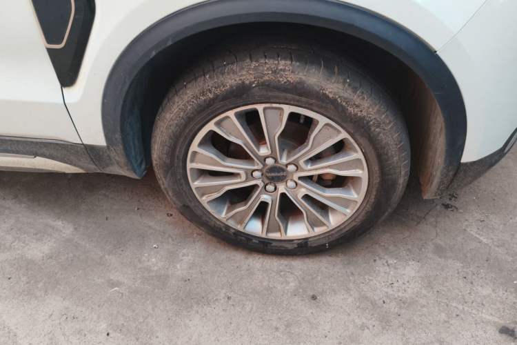 Used Lynk & Co 01 2017 2.0T Two-Wheel-Drive Version Right Front Wheel Hub