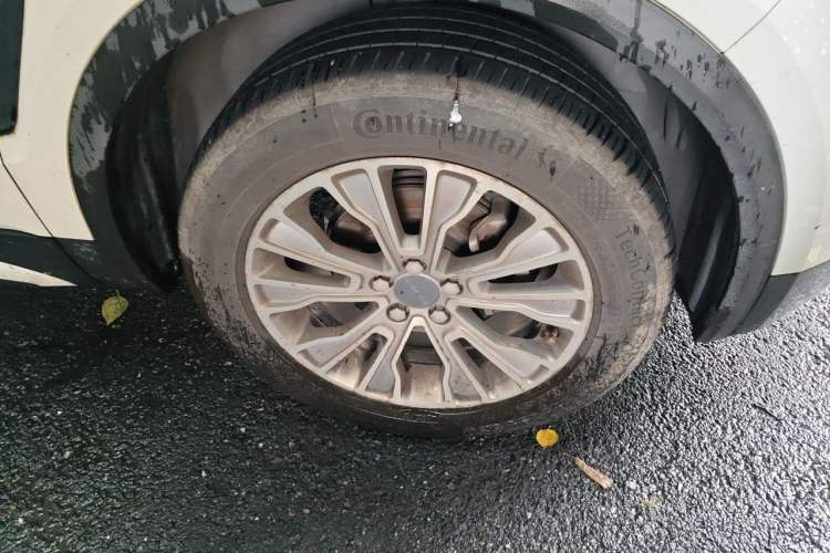 Used Lynk & Co 01 2017 2.0T Two-Wheel-Drive Version Right Front Wheel Hub