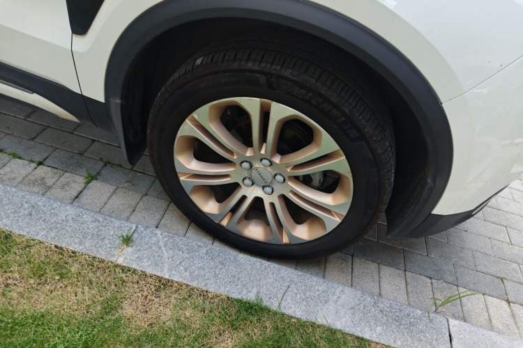 Used Lynk & Co 01 2017 2.0T Two-Wheel Drive Pro Edition Right Front Wheel Hub