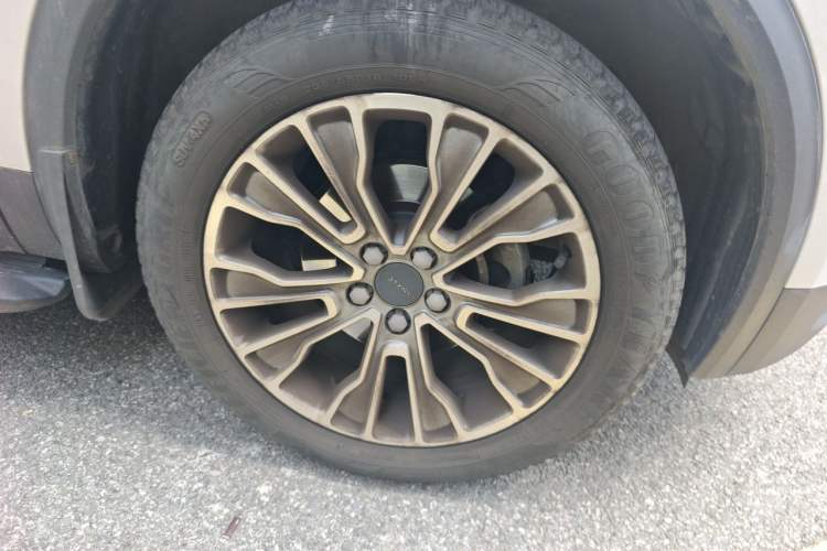 Used Lynk & Co 01 2017 2.0T Two-Wheel-Drive Version Right Front Wheel Hub