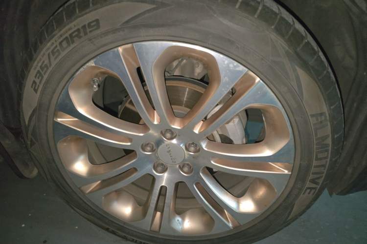 Used Lynk & Co 01 2017 2.0T Two-Wheel Drive Pro Edition Right Front Wheel Hub