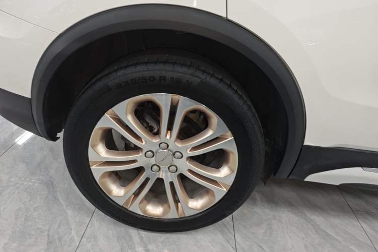 Used Lynk & Co 01 2017 2.0T Two-Wheel Drive Pro Edition Right Rear Wheel Hub