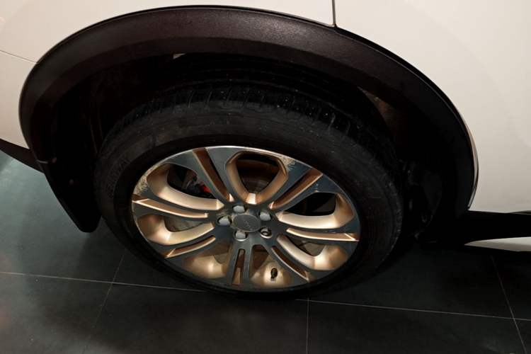 Used Lynk & Co 01 2017 2.0T Two-Wheel Drive Pro Edition Right Rear Wheel Hub