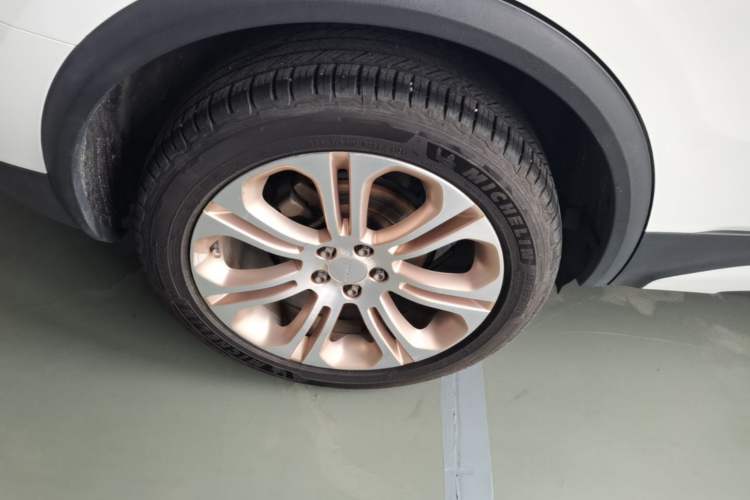 Used Lynk & Co 01 2017 2.0T Two-Wheel Drive Pro Edition Right Rear Wheel Hub