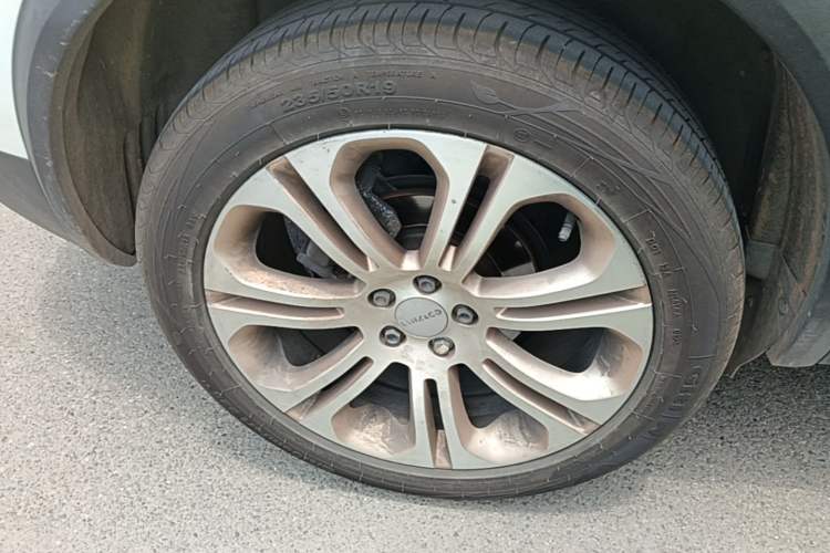 Used Lynk & Co 01 2017 2.0T Two-Wheel Drive Pro Edition Right Rear Wheel Hub