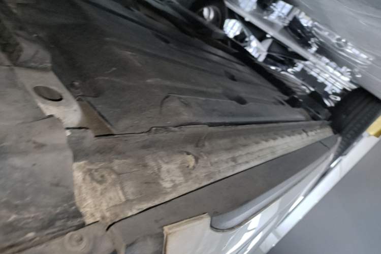 Used Lynk & Co 01 2017 2.0T Two-Wheel Drive Pro Edition Right Side Sill